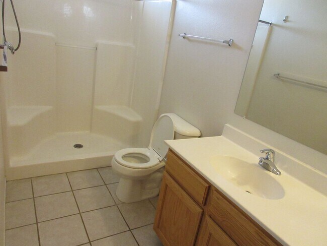 Building Photo - Move-In Discount -- 2 bedroom - 2 bath With Garage!