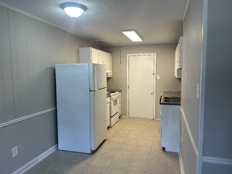 Building Photo - 1701 Goodwin Rd