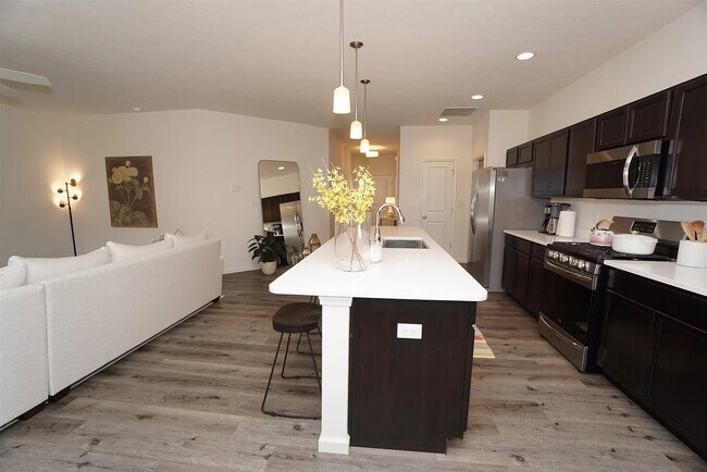 Building Photo - 2922 Poinciana Dr