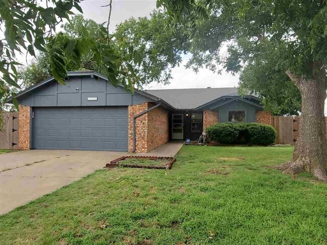 Primary Photo - 1702 NW Gray Warr Pl