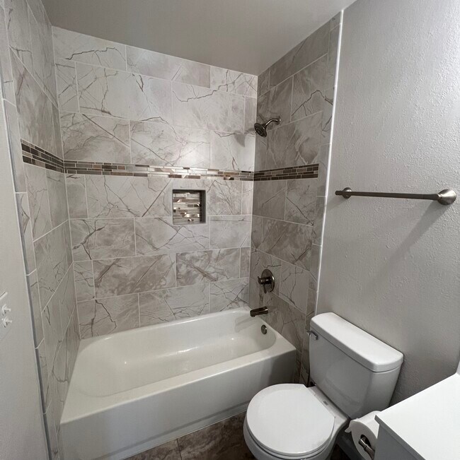 Full bath upper level - 1338 S Crystal Way