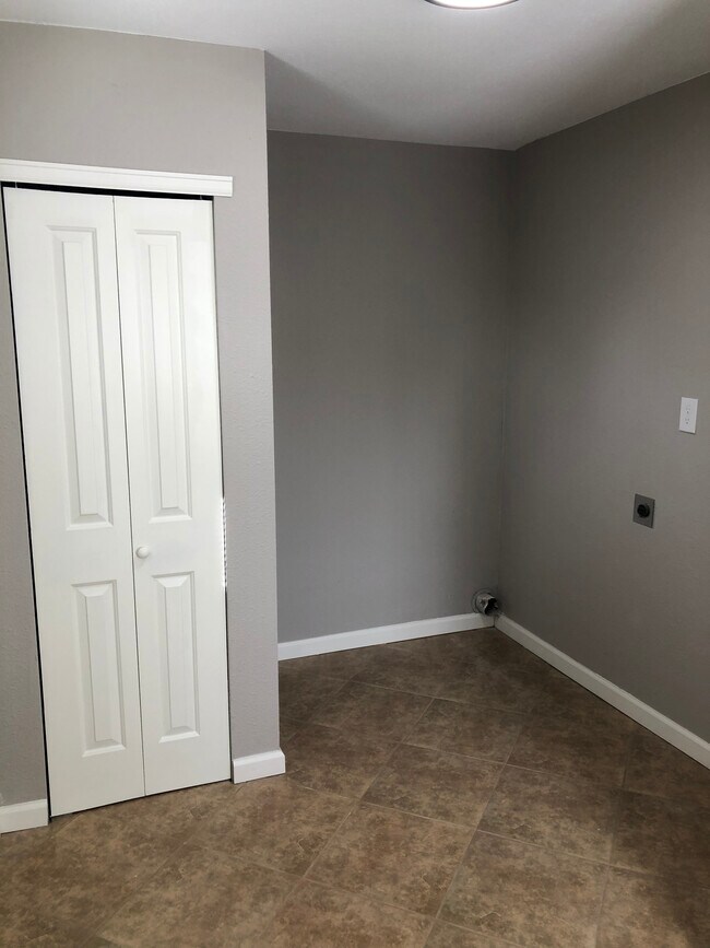 Building Photo - 911 Zion St