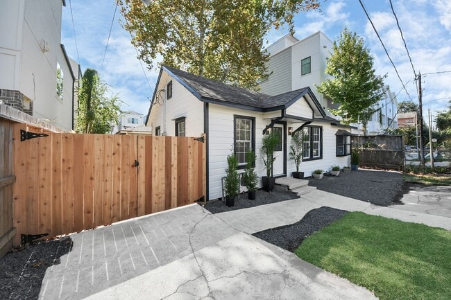 Building Photo - 4215 Eli St