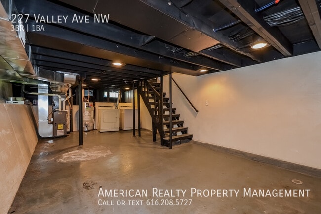 Building Photo - 227 Valley Ave NW