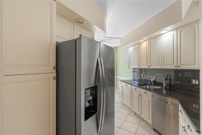 Building Photo - 3610 Yacht Club Dr