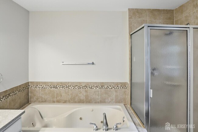Building Photo - 27 Forest Dr