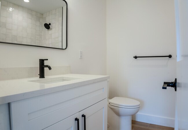 Building Photo - 238 SE 1st Ave