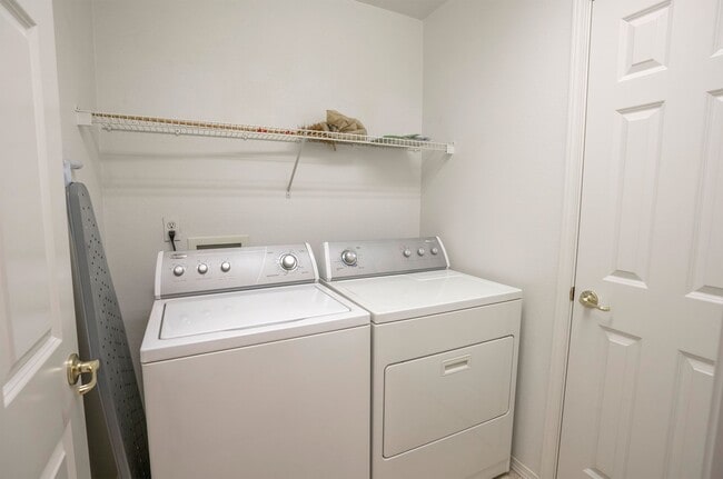 Building Photo - Spacious 4-Bedroom in Renton’s Serenity Ridge