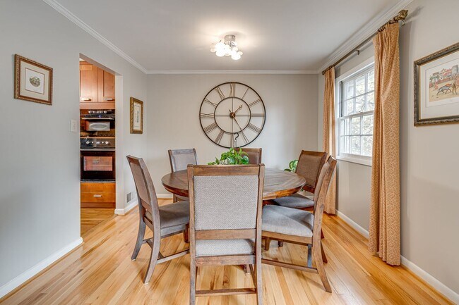 Building Photo - Charming 4 Bed SFH in Alexandria!
