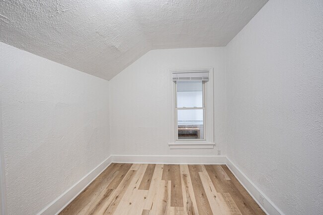 Building Photo - 264 N Jackson St