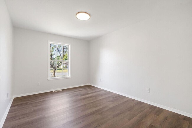 Building Photo - Newly Remodeled! | 4 Bedroom | 2 Bathroom | 2 Car Garage | 1,700 sq ft home | Fenced in back yard...