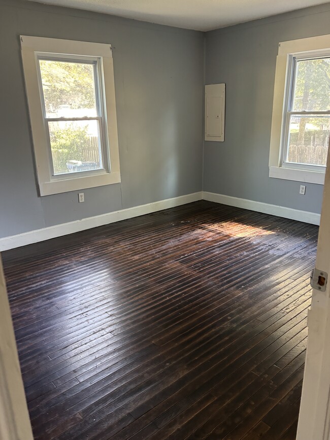 Building Photo - 115 Haynie St