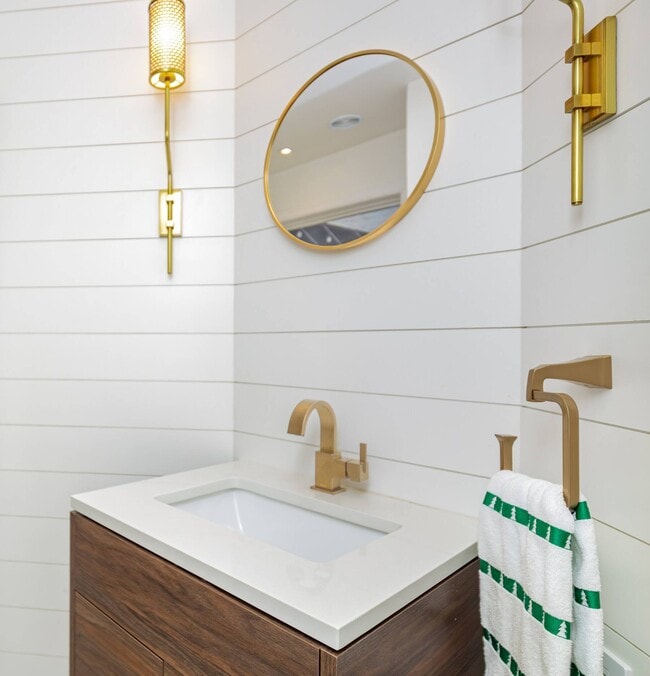 Building Photo - 89 Pantigo Rd