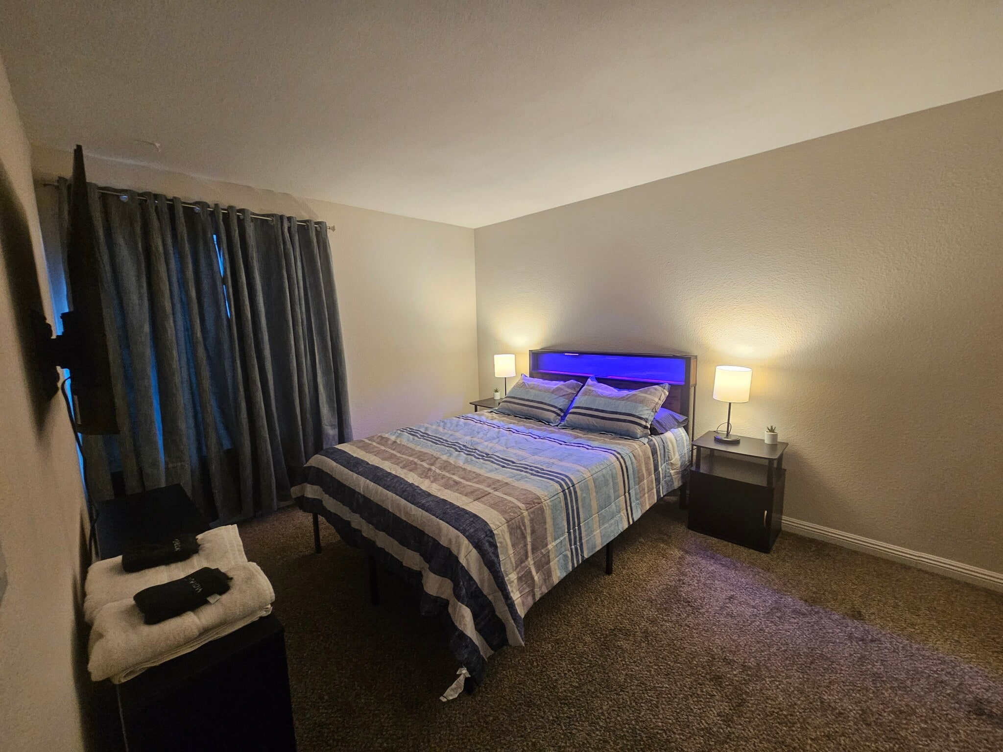 Main bedroom+ TV, dresser private bath - 1454 Santa Anita Dr