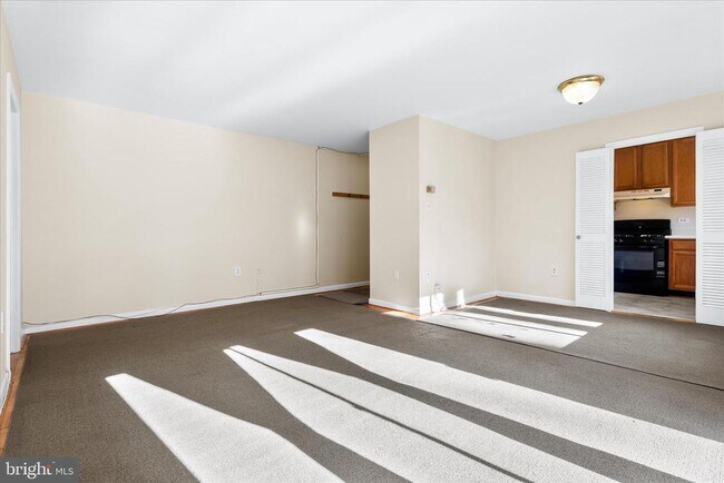 Building Photo - 10631 Weymouth St