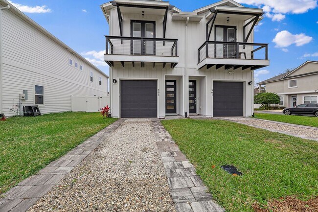 Building Photo - Gorgeous Jax Beach Townhouse for Rent - 4 Bedroms!