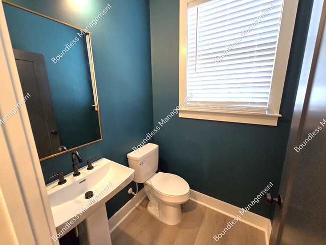 Building Photo - 340 Eugenia St SW