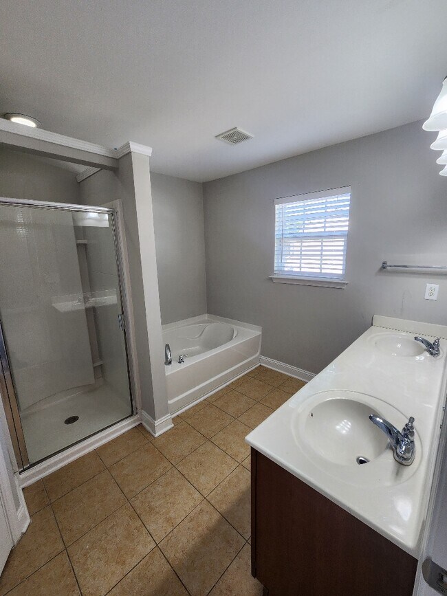 Building Photo - 422 Moss Pond Rd