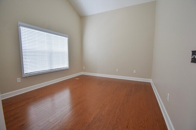 Building Photo - 4 Bedroom 2 Bathroom Home in Anderson Creek