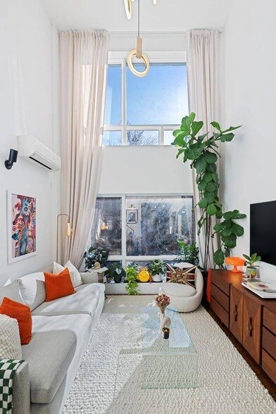 Building Photo - 299 Van Buren St