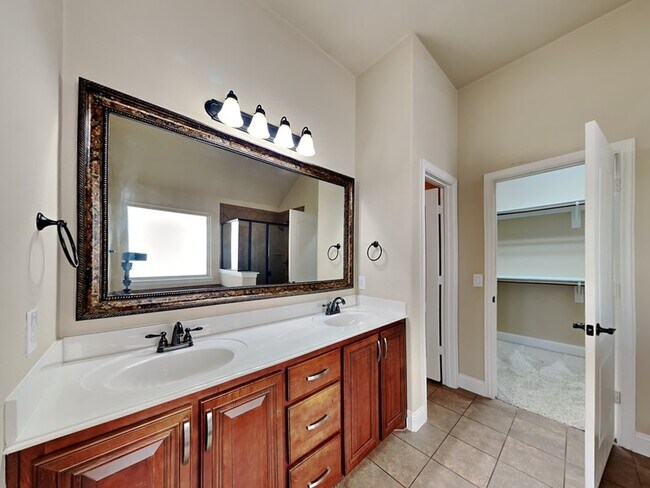 Building Photo - 3403 Cedar Ln
