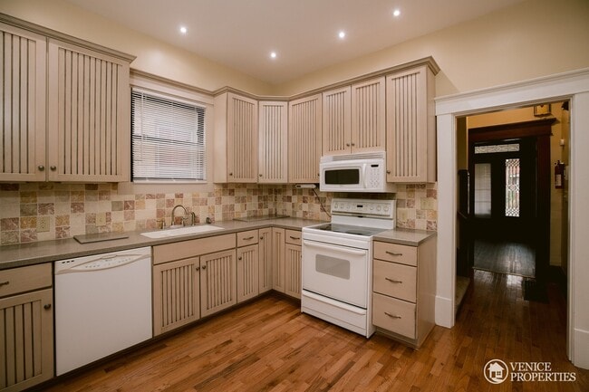 Building Photo - Completely Renovated Home--One block off o...