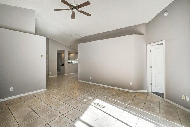 Building Photo - 1033 Lake Davenport Blvd