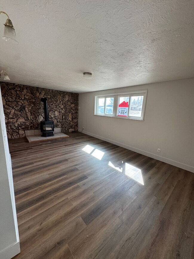 Building Photo - 2192 E Hwy 33