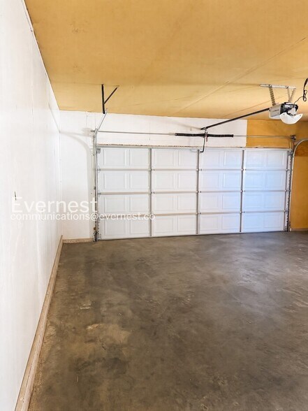 Building Photo - 928 Timber Ln