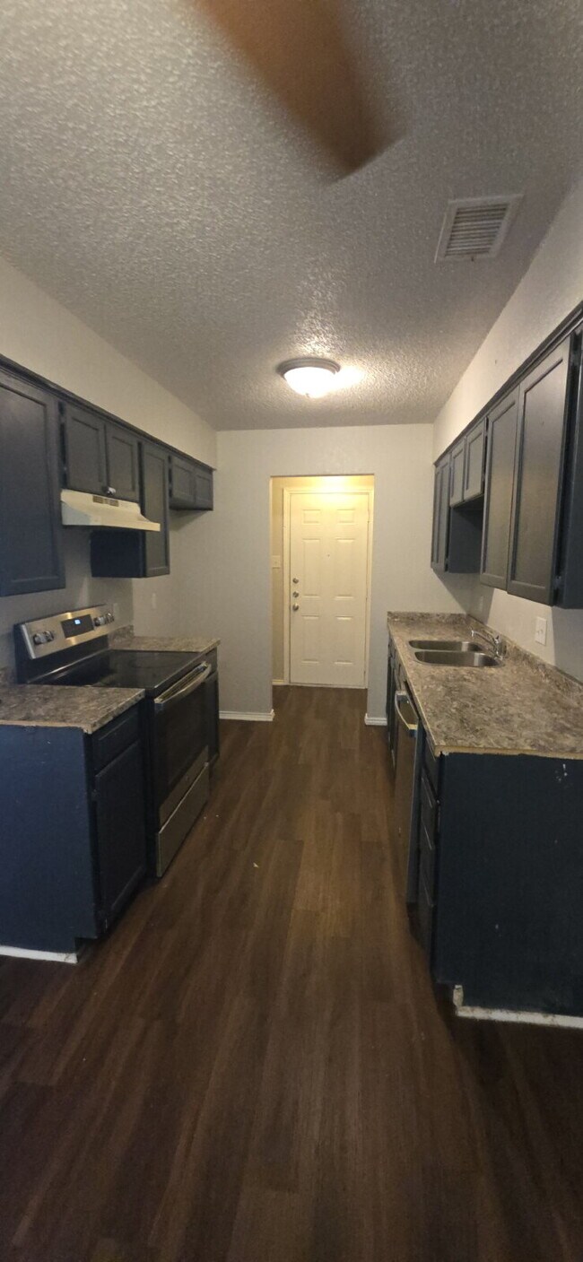 Building Photo - Move In Special of 1/2 OFF 1st Month Rent - Welcome to this beautifully updated duplex!!!
