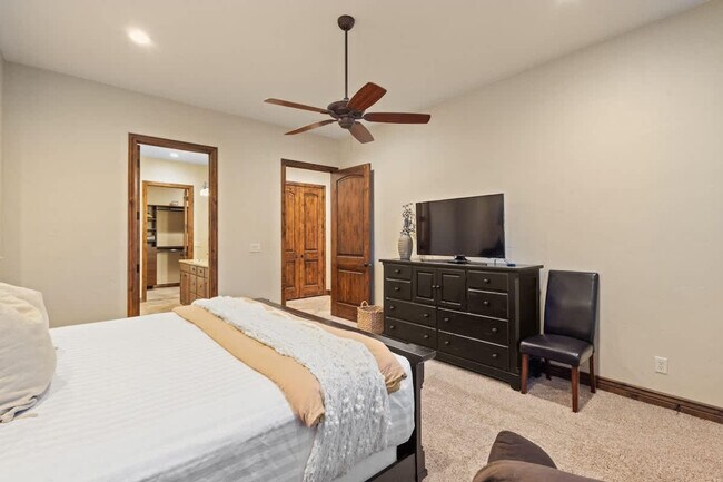 Building Photo - 1922 N Pebble Beach Dr