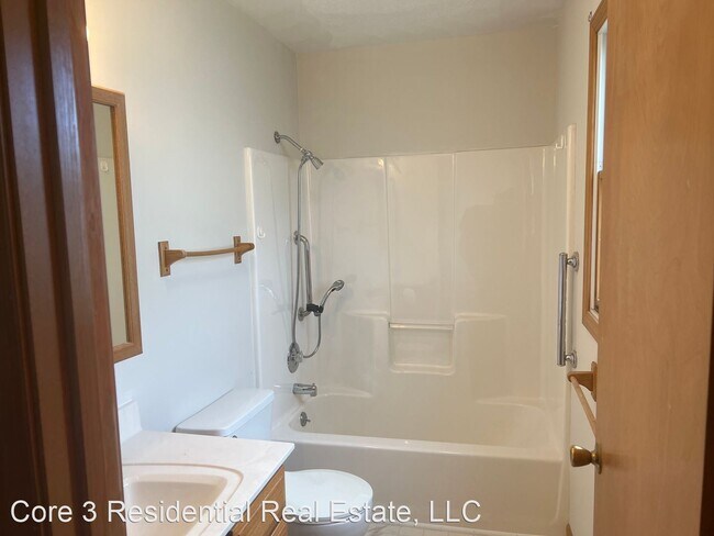 Building Photo - 2 br, 2 bath House - 3051 Twin Lakes Dr