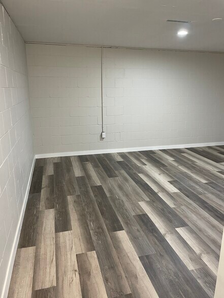 Building Photo - 864 S 45th St