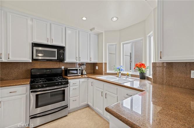Kitchen - 9610 Zelzah Ave