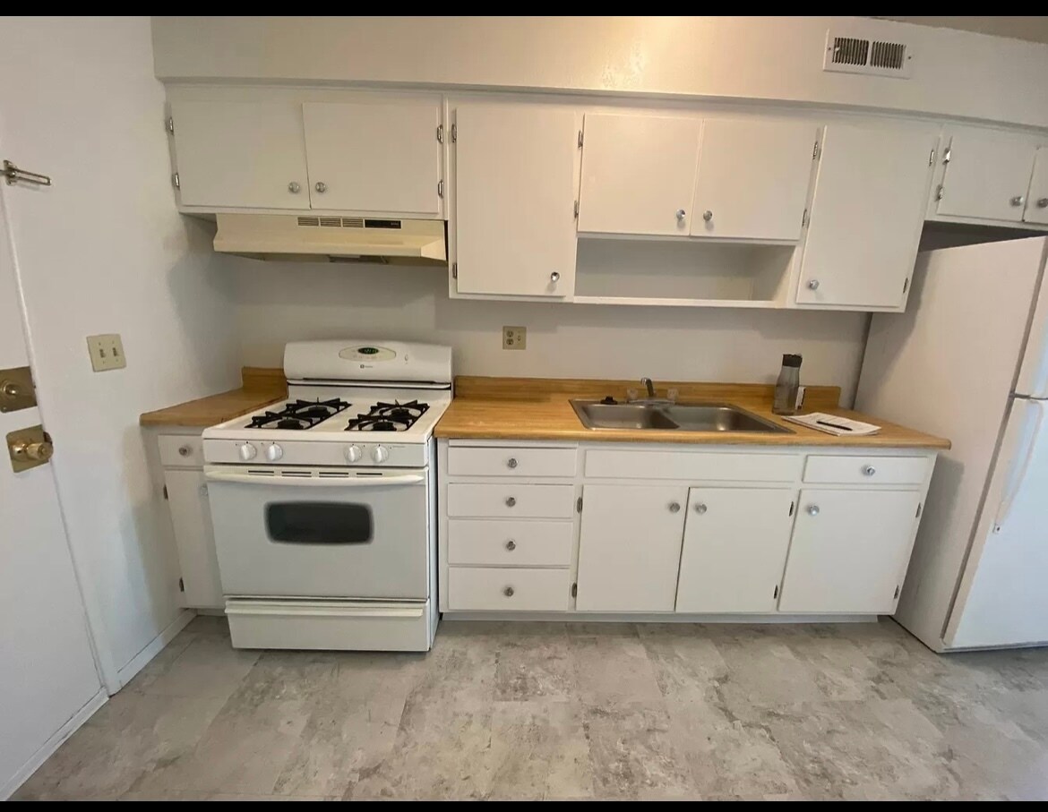 Building Photo - 325 S Spring St