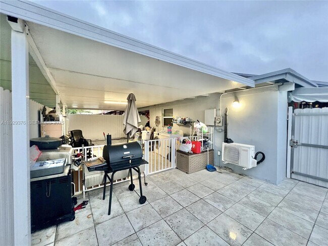 Building Photo - 1430 W 42nd St