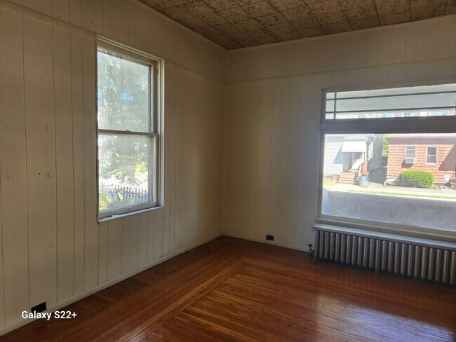 Building Photo - 2526 Broad Ave