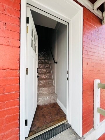 Entry - 5341 Carnegie St