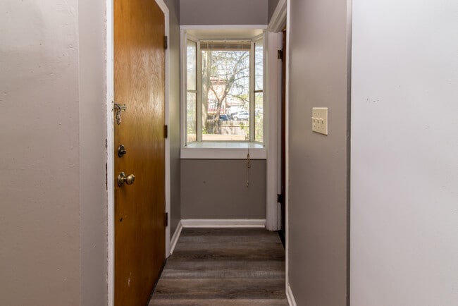 Building Photo - 812 Sybil St