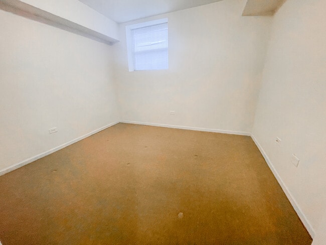 Building Photo - 3548 N Wolcott Ave