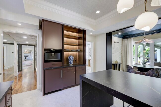 Building Photo - 1125 N Flagler Dr