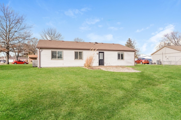 Building Photo - 1233 Plymouth Rock Way