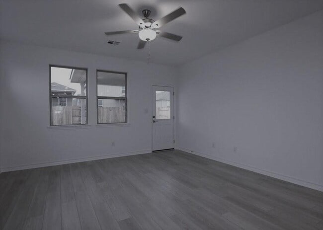 Building Photo - 562 Papaya Dr