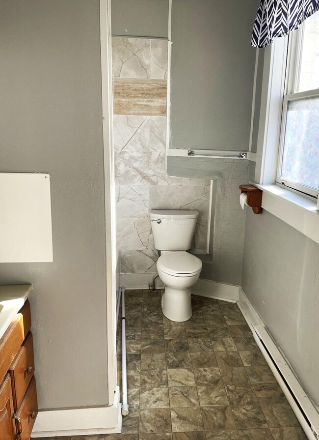 Building Photo - 650 1/2 Chestnut St