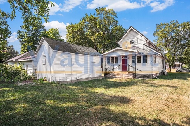 Building Photo - 114 E Maple St