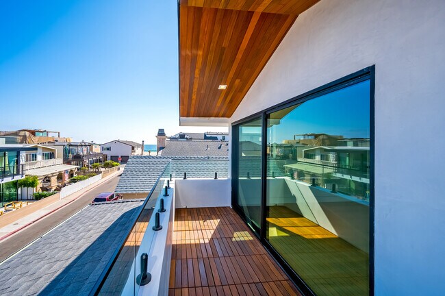 Building Photo - 121-121 139 39th St