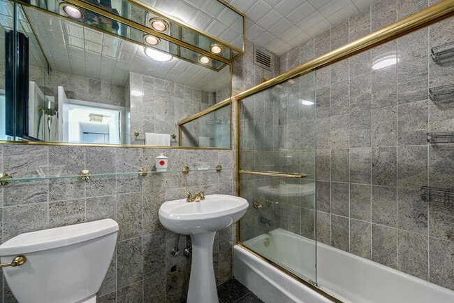 Building Photo - 1255 N Sandburg Terrace