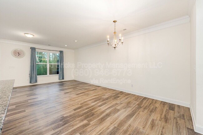 Building Photo - 8046 Saluda Dr