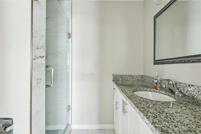 Building Photo - 801 W Montrose St