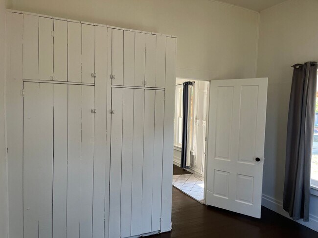 Building Photo - Early 1900's Charm In This Two Bedroom in Prescott